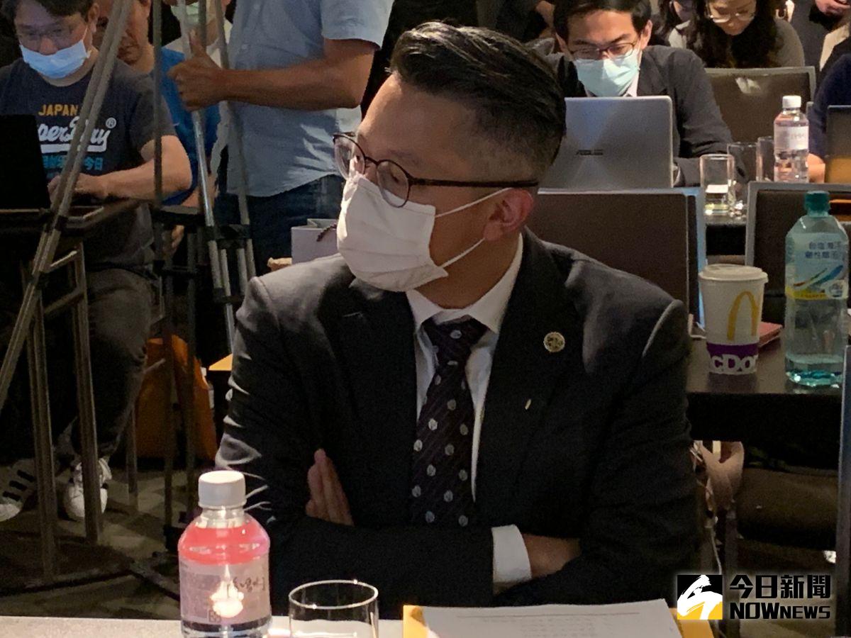 ▲旺旺集團董事長蔡衍明之子蔡紹中，7月14日首次以國票金副董事長身分出席法說會。（圖／記者顏真真攝）