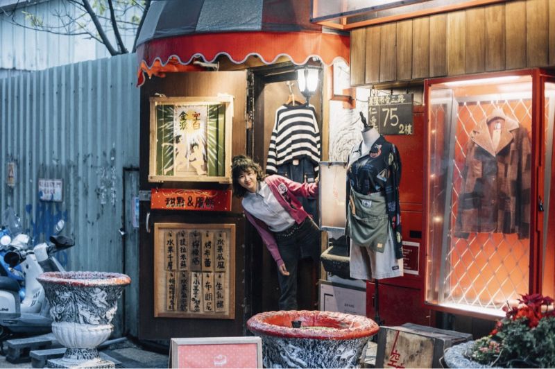 ▲9m88走訪仁愛市場附近的質感古著店。(圖/基隆市政府提供)