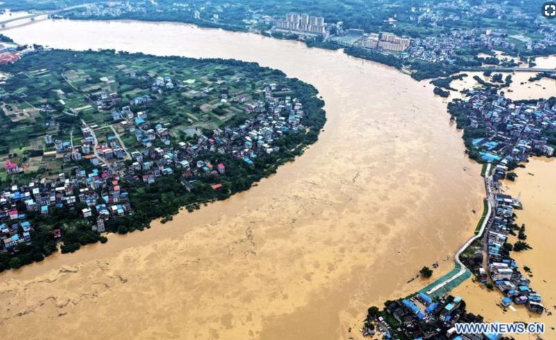▲中國近日大雨不斷，導致長江流域洪水氾濫。（圖／翻攝新華網）