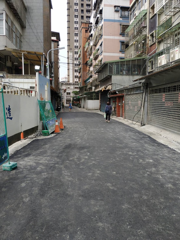 ▲新北永和11日發生的建築工地損鄰案，在施工團隊不眠不休搶救下，文化路113巷正式恢復通行。(圖/新北市政府提供)