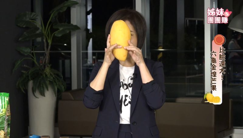 ▲于美人現身直播叫賣小農產品。(圖/翻攝姊妹淘直播)
