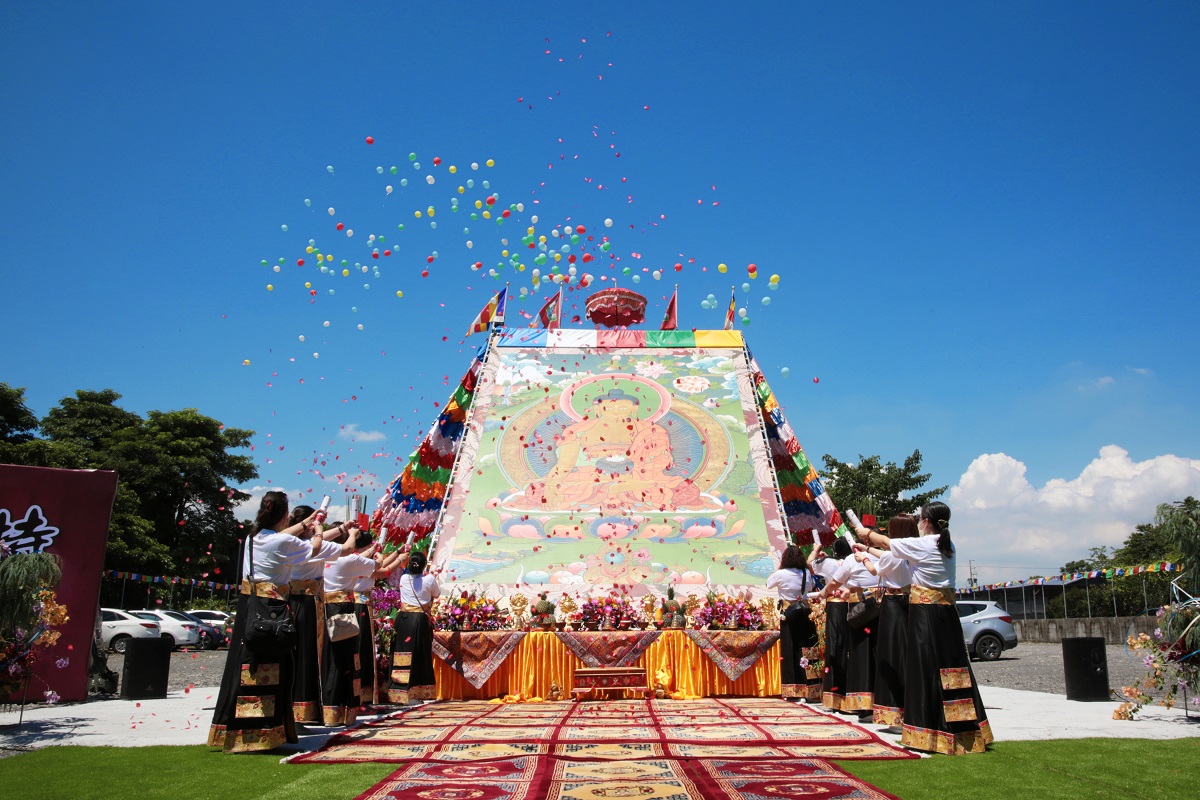 ▲2020護國息災 大藏經普渡大法會之曬大佛開光儀式。（圖／主辦單位社團法人中華蓮花雨顯密佛學會）