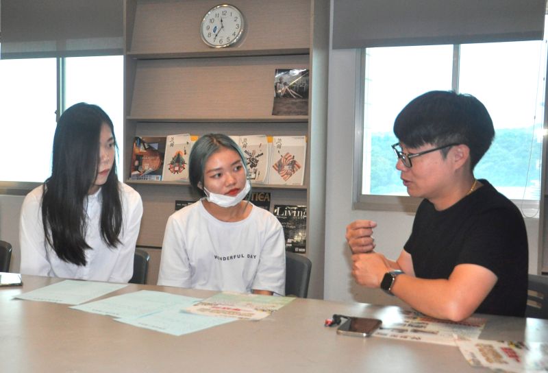 ▲典髮型美髮機構總監黃韋捷親自面試學生,也為企業找儲備幹部。(圖/記者葉靜美攝,2020.07.15)