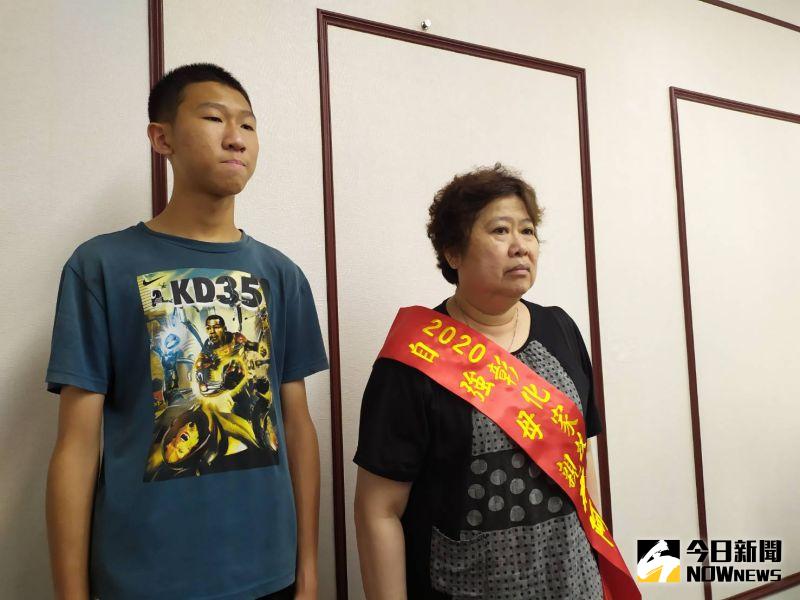 ▲彰化市郭阿華辛苦將弟弟的4個小孩扶養長大。(圖/記者葉靜美攝,2020.07.15)