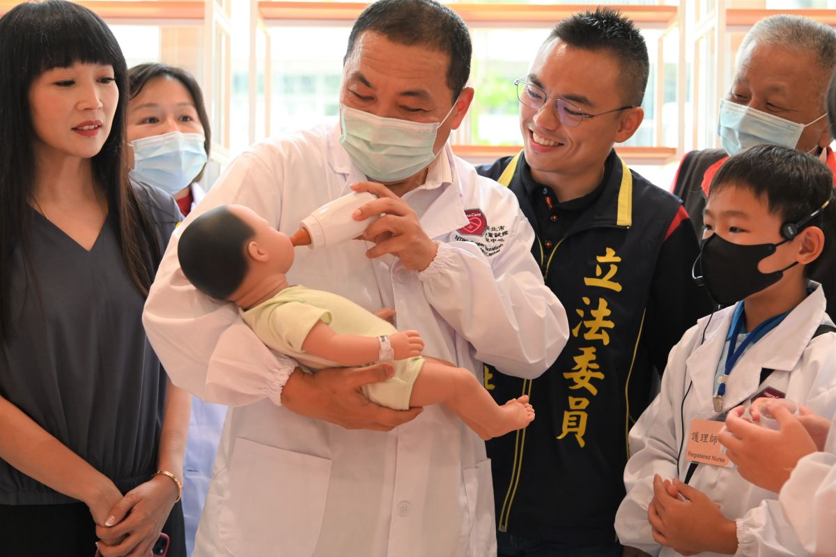 ▲新北市領先全國首創醫護類職業試探體驗中心，今(15)日在佳林國中成立。（圖／新北市教育局提供）