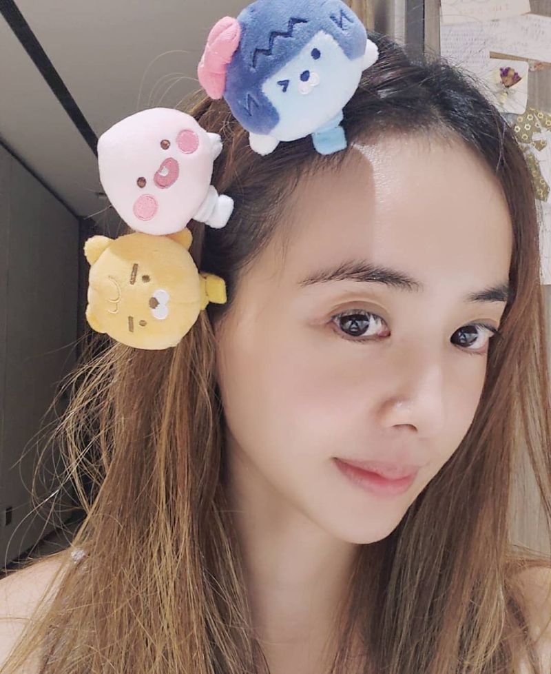 ▲蔡依林頭上夾了3個可愛的公仔髮飾。(圖/蔡依林IG)