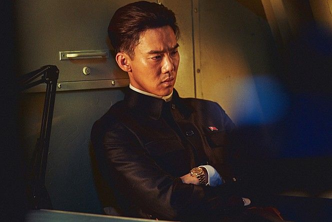 ▲片中,柳演錫飾演北韓領導人,模樣與金正恩大不同。(圖/Naver電影)