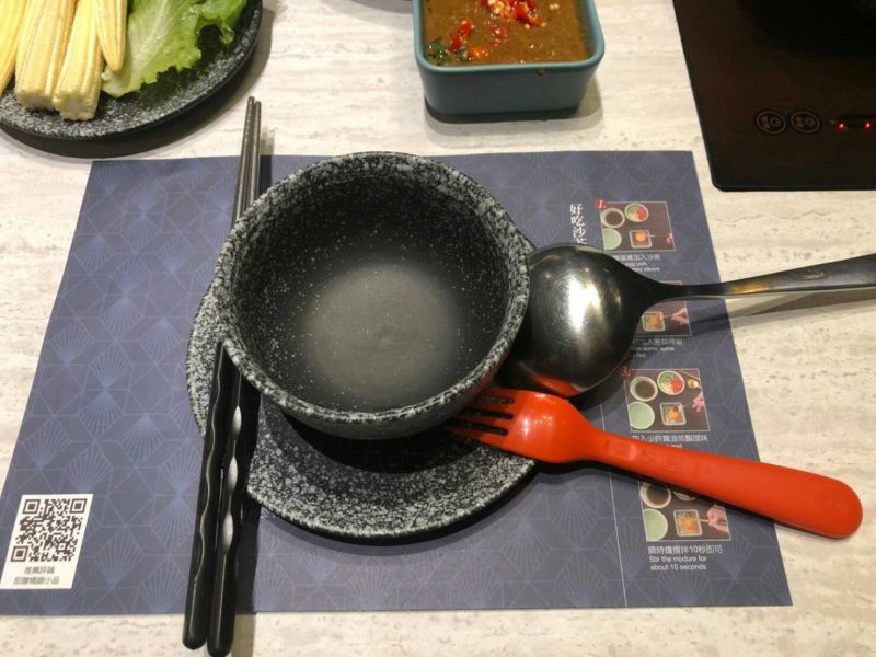 ▲即日起貨公司、購物中心及量販店內用禁用免洗餐具。(圖/環保局提供2020.7.16)