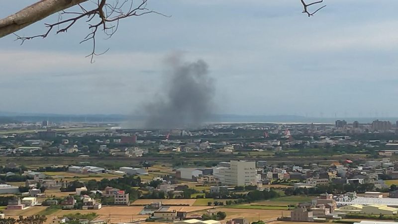 ▲新竹空軍基地直升機墜毀,正駕駛簡任專少校、副駕駛高嘉隆上尉不幸殉職。(圖/翻攝自新竹大小事臉書社團)