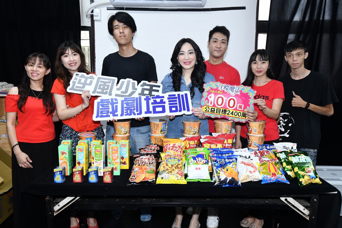 ▲沈嶸（中）轉當網紅。（圖／逆風劇團）