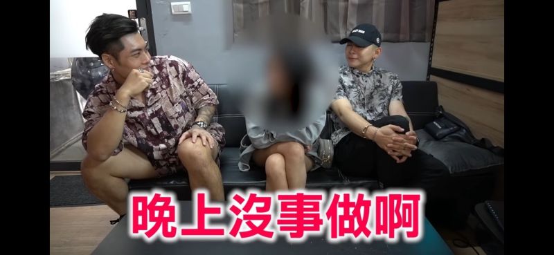 ▲這名幼稚園女老師表示,自己晚上常上交友軟體。(圖/翻攝自youtube)