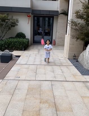 ▲章子怡夫妻常分享家庭日常。(圖/章子怡、汪峰、兔兔吃瓜娛樂微博)