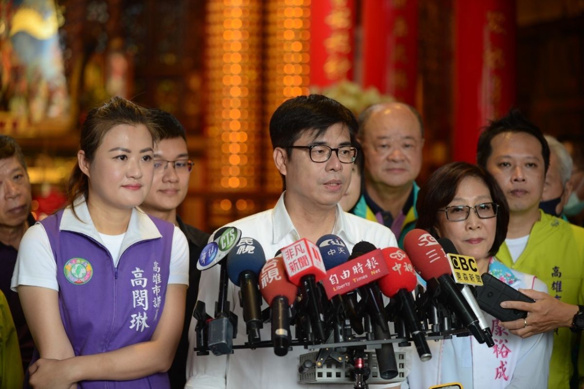 ▲民進黨高雄市長補選候選人陳其邁端出產業財經政策，指出他邀請許多國內大廠到大發工業區設廠。(圖／陳其邁競選辦公室提供)