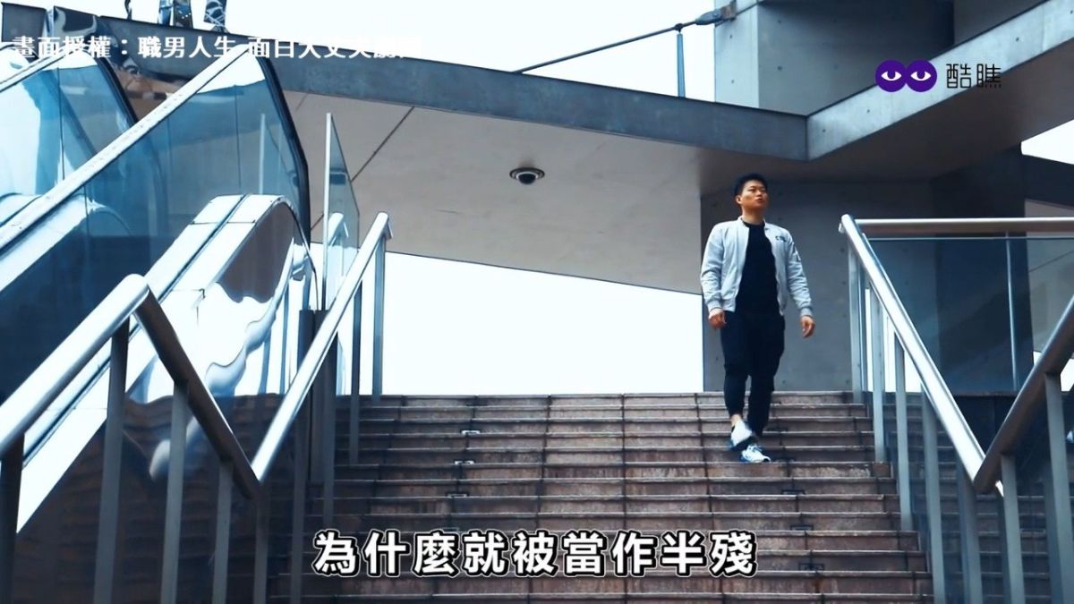 ▲ 改編曲目唱出矮子們心聲，網友聽完泛淚哭了。（圖／職男人生-面白大丈夫劇團 授權）