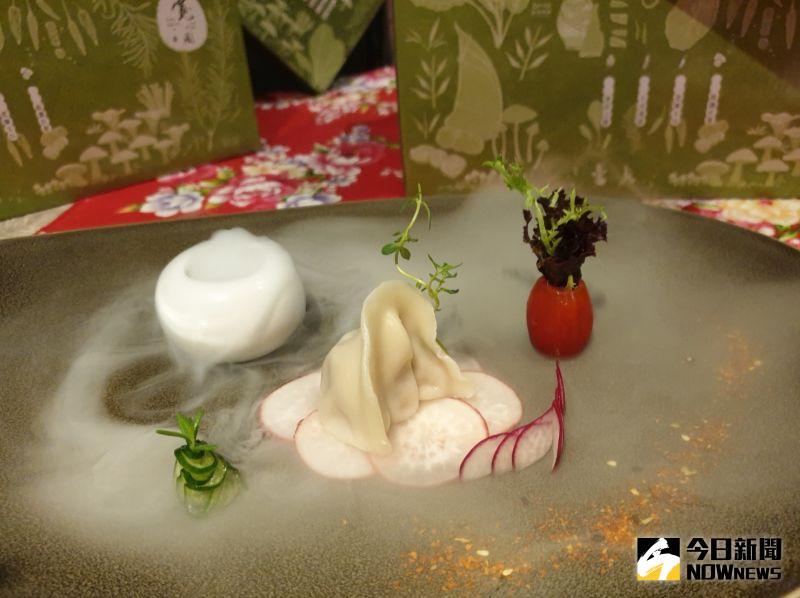 ▲寬心園推出的植物肉手藝餃,是以一顆水餃一道菜的美味規格,升級方便素口味。(圖/金武鳳攝,2020.7.17)
