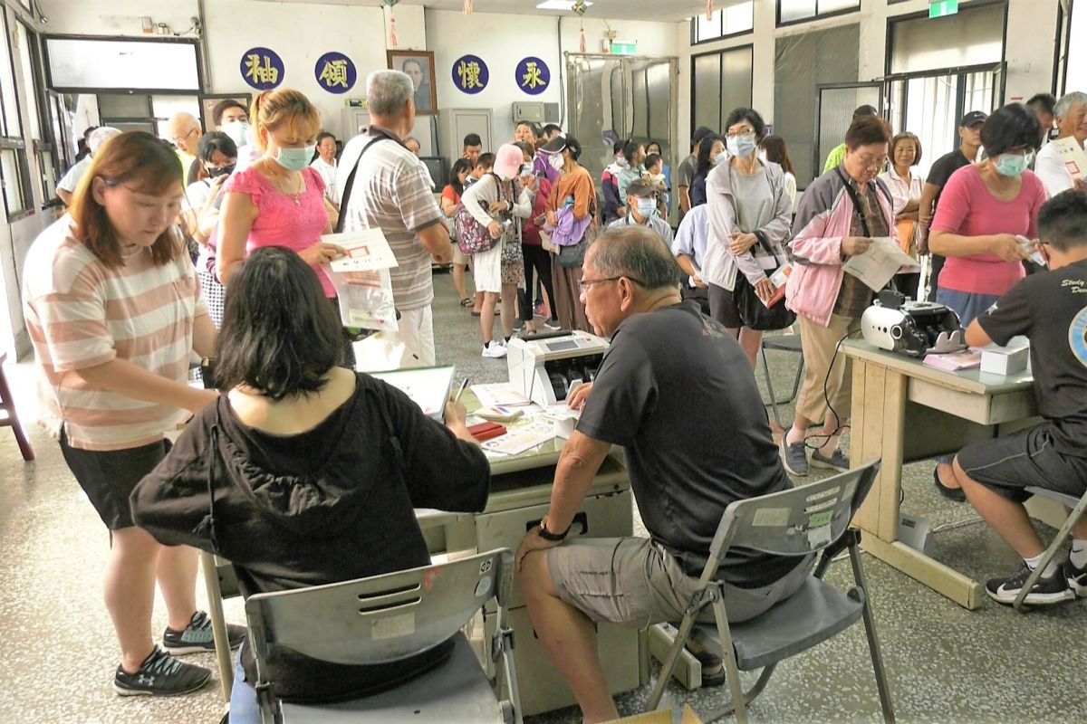 ▲金門「1+1」振興券即日起開始發放。(圖/記者蔡若喬攝)