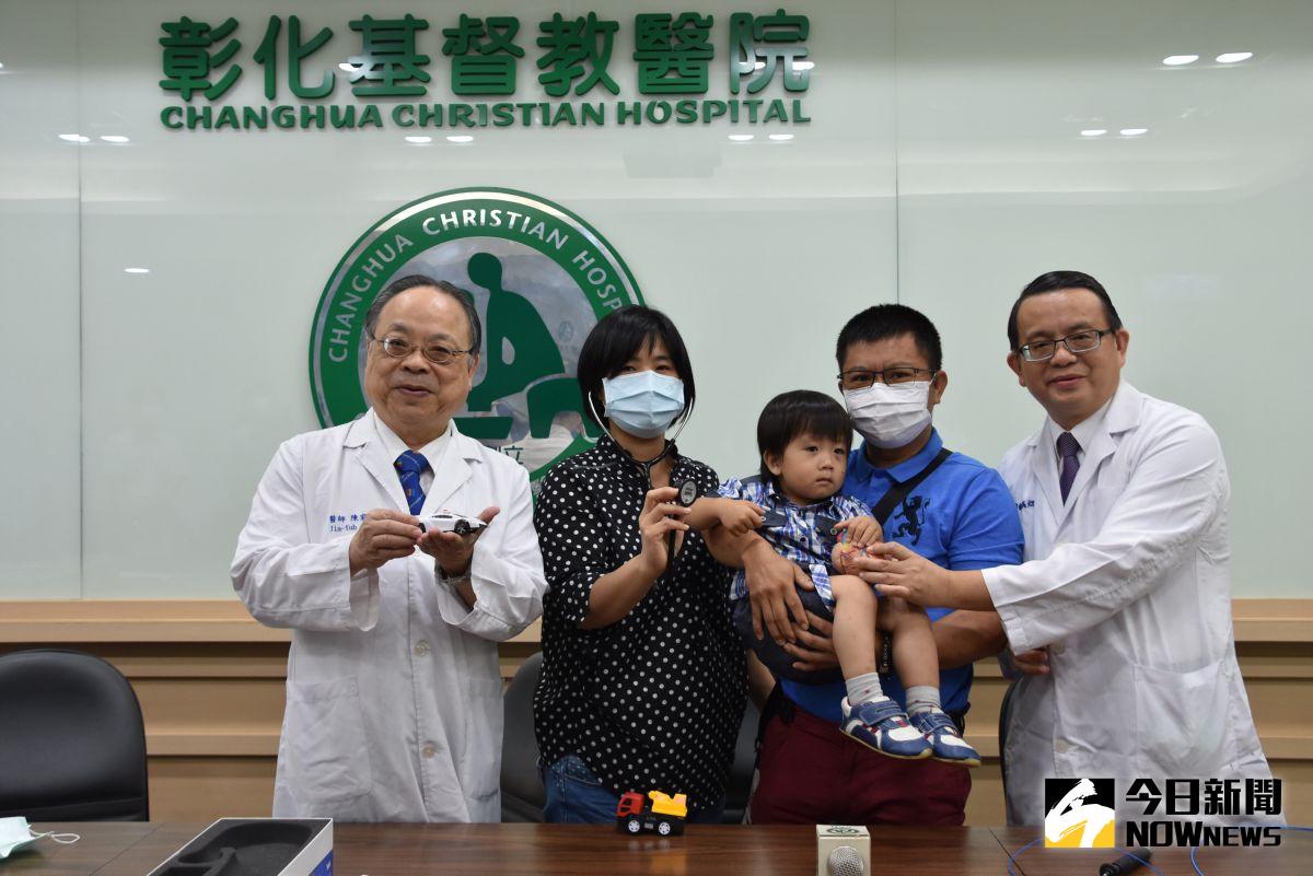 ▲兒童心臟科吳焜烺醫師進行「3D定位無輻射心律不整治療」解決黃小弟心律不整問題，吳焜烺為黃小弟舉辦慶生會。（圖／記者陳雅芳攝，2020.07.17）