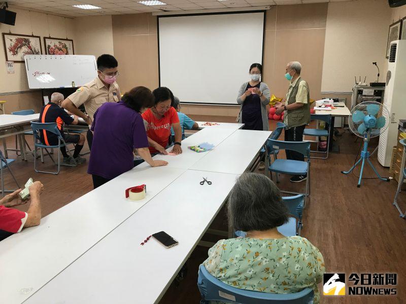 ▲中彰榮譽國民之家與彰化市樂齡學習中心辦理樂齡學習「桌遊好好玩」課程,豐富住民生活。(圖/記者陳雅芳攝,2020.07.17)