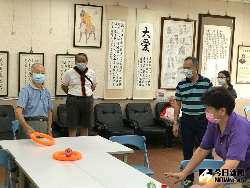 ▲因先前的防疫措施,樂齡學習中心開課時間也往後延遲開課,讓榮家的住民也期待了許久。(圖/記者陳雅芳攝,2020.07.17)