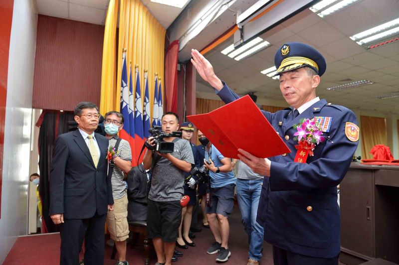 ▲高雄市政府警察局今(17)日舉行新舊任警察局長交接典禮,新任局長劉柏良表示,特種營業他們拚經濟,我們拚治安,絕不允許這些場所成為治安破口。。(圖/高市府提供)