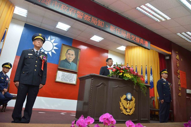 ▲楊明州除代表全體市民向前任局長李永癸表達由衷的敬意和謝忱;另一方面,對成為市府團隊成員的新任警察局長劉柏良表達誠摯的歡迎。(圖/高市府提供)
