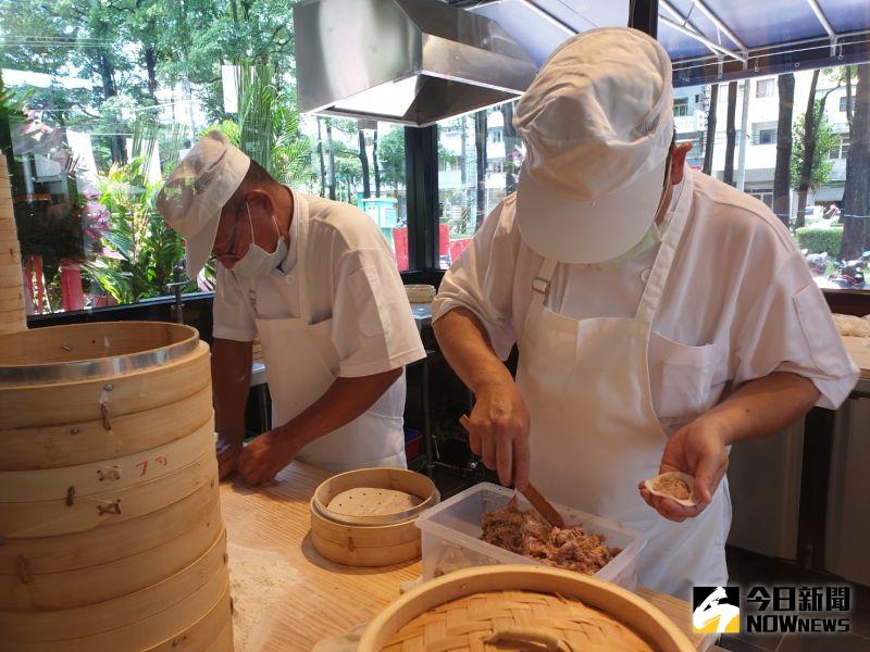 ▲新開幕的阿秋大肥鵝健康店,增設店中店專賣港點及阿秋小肥鴨。(圖/金武鳳攝,2020.7.17)