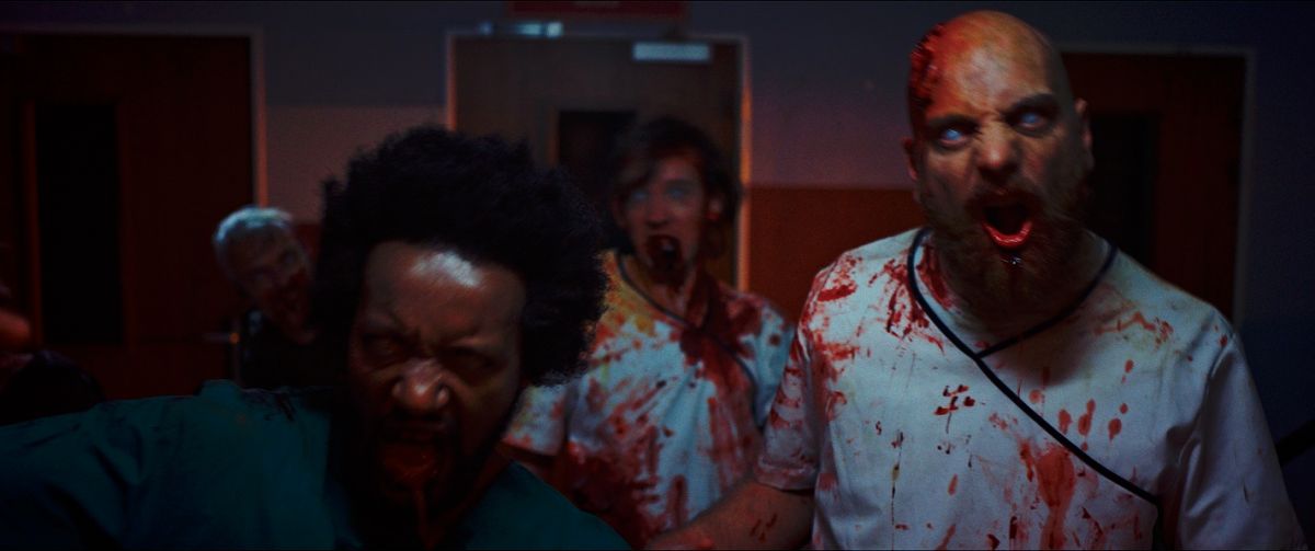 ▲《屍人診所》對抗喪屍把人體內臟當武器。（圖／車庫）