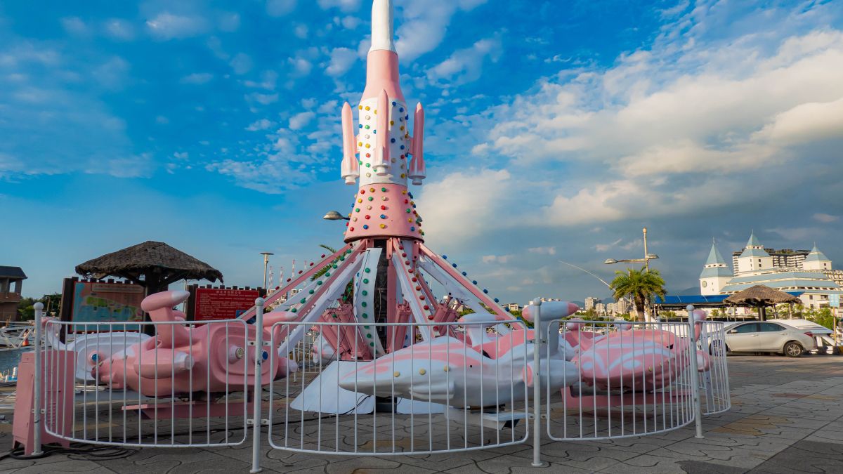 ▲新北市農業局舉辦「2020淡水漁人碼頭仲夏繽紛樂活動」，7月18日起以遊樂園的方式提供免費的「療癒粉色系」遊樂設施。（圖／新北市農業局提供）
