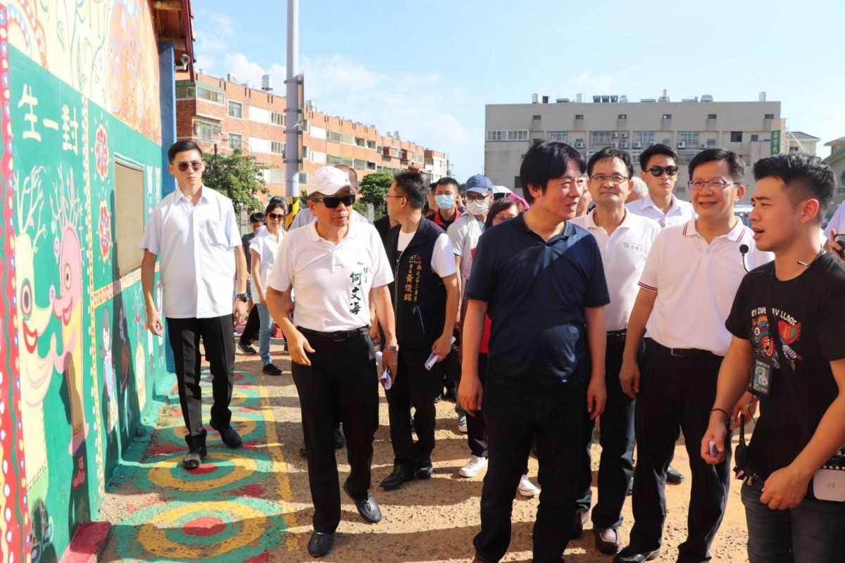 ▲副總統賴清德走訪台中南屯參觀彩虹眷村。(圖／柳榮俊攝2020.7.18)