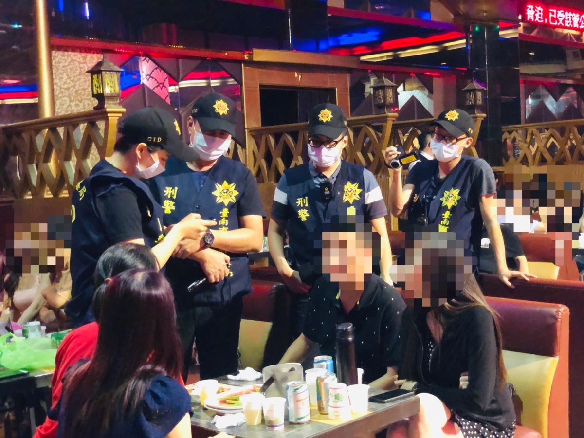 ▲警政署通令18日深夜全國同步執行威力掃蕩，南警配合強勢執法。（圖／記者陳聖璋翻攝）
