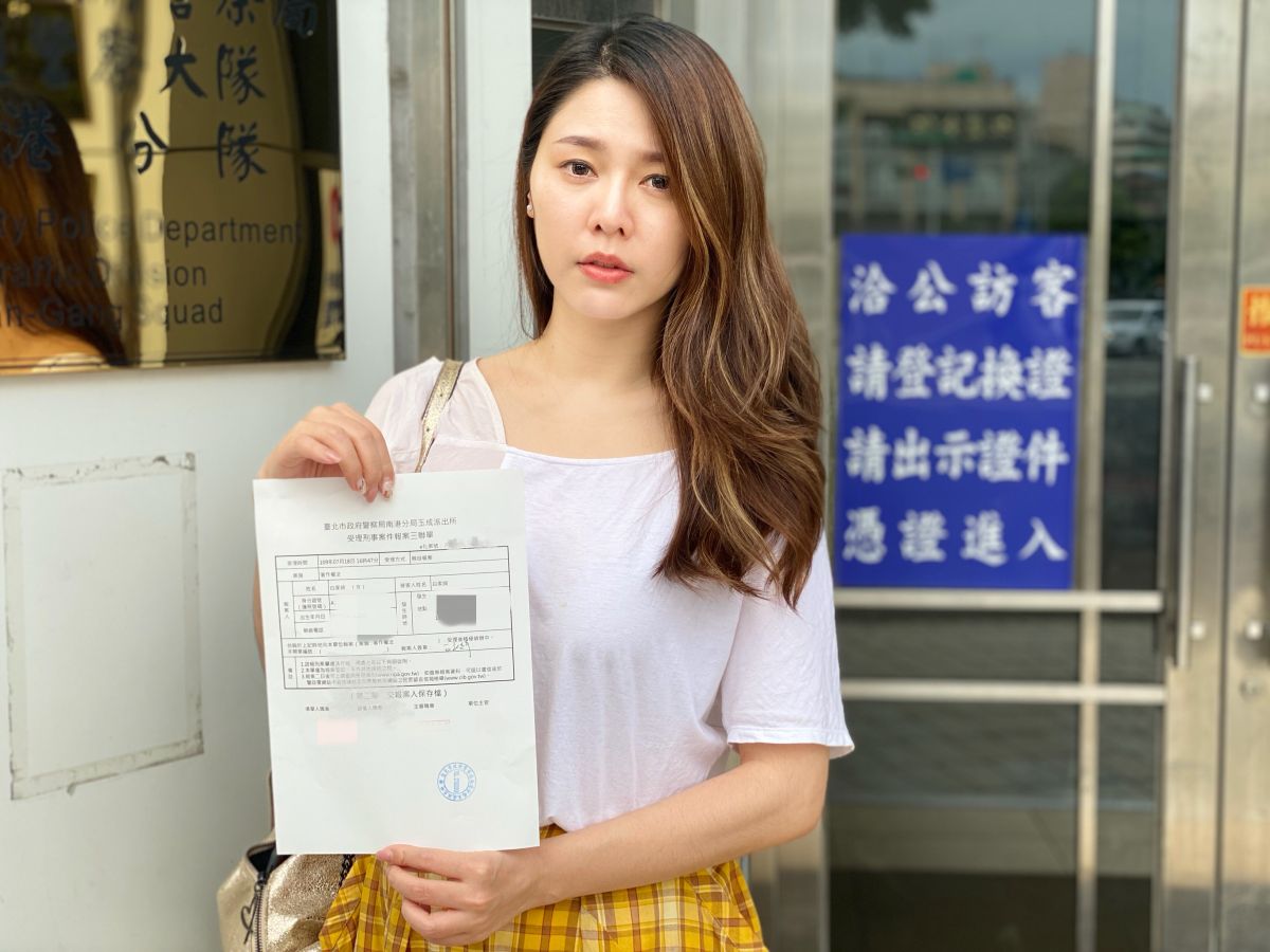 ▲白家綺大動作到警局報案。（圖／民視提供） 