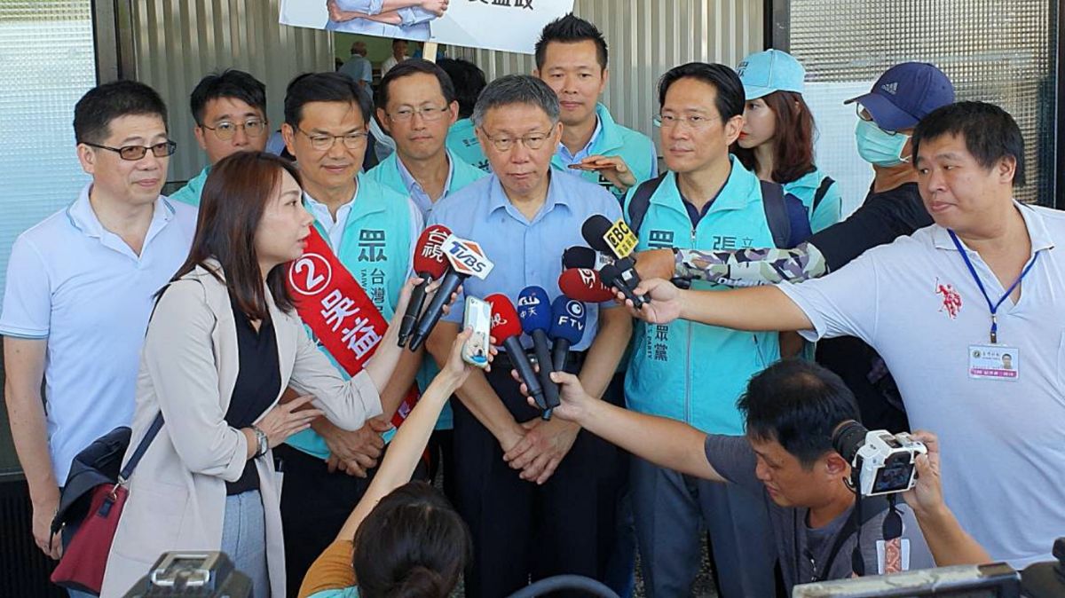 ▲身兼台灣民眾黨主席的台北市長柯文哲，南下為黨籍徵召的高雄市長補選候選人吳益政輔選。（圖／台灣民眾黨提供）