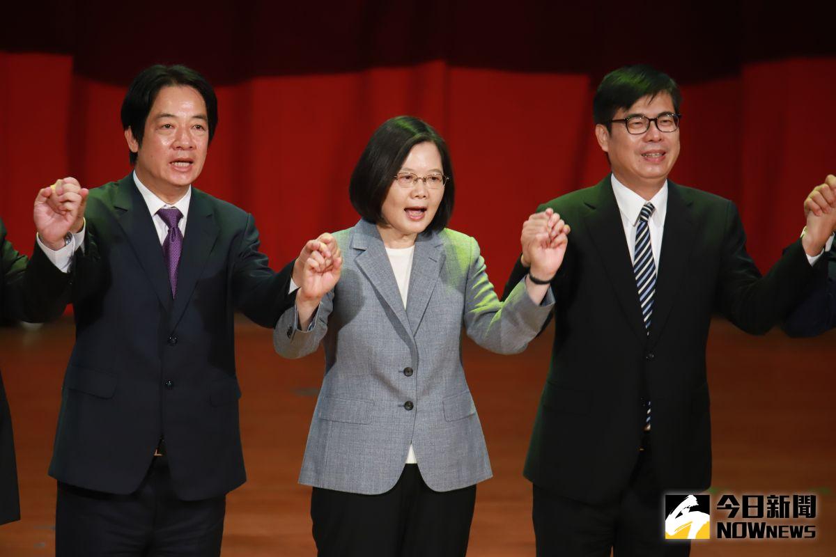 ▲高雄市長補選剩下不到一個月，兼任民進黨主席的總統蔡英文（中）26日將到高雄幫民進黨候選人陳其邁（右）輔選。（圖／記者葉政勳攝 , 2020.07.19）