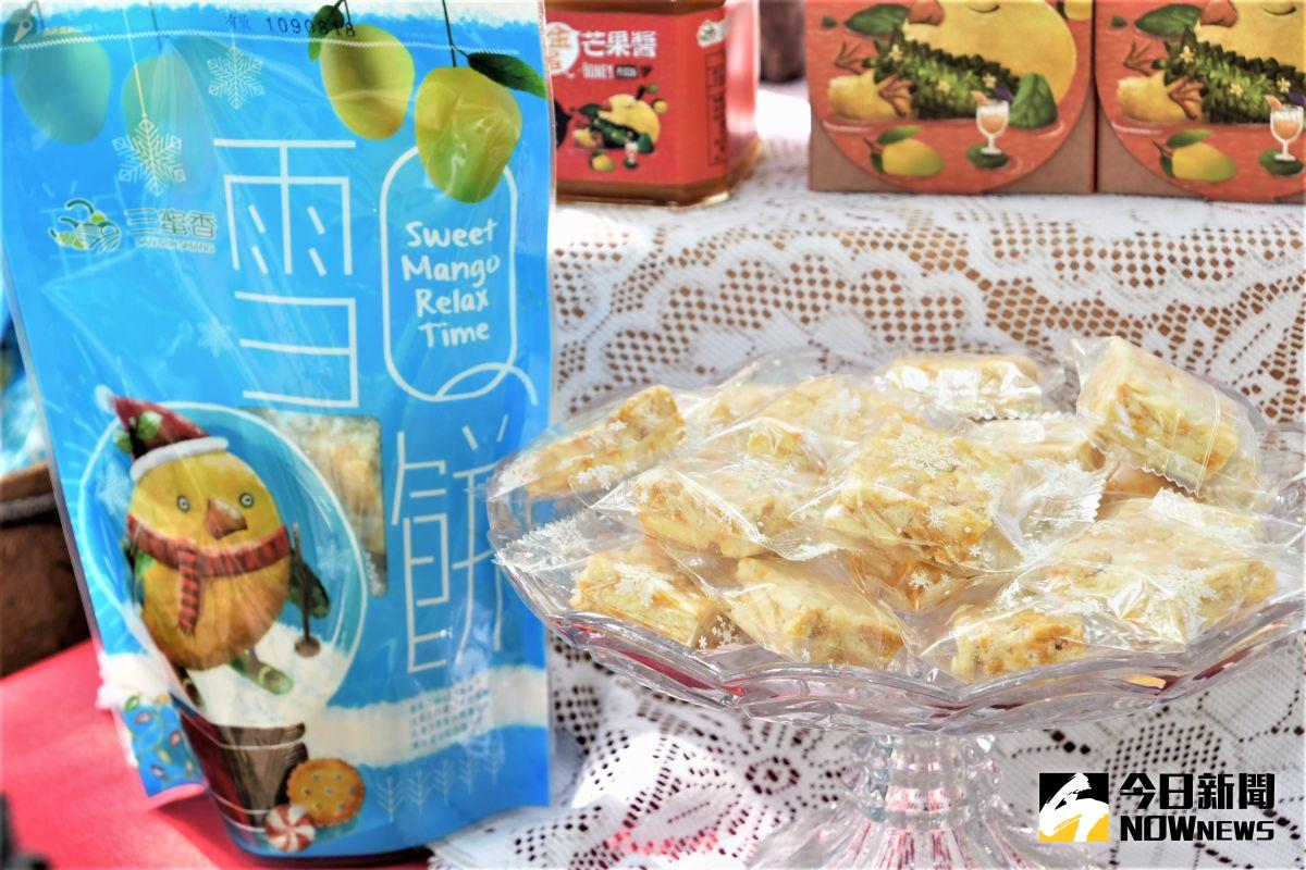 ▲彰化縣長王惠美與埔心鄉農會總幹事張旗聞等人為埔心金蜜芒果及今年新產品金蜜芒果雪Q餅代言行銷。（圖／記者陳雅芳攝，2020.07.19）