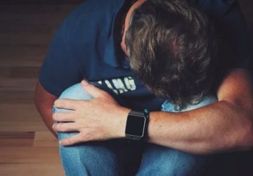 暑假後青少年湧進身心科！醫揭「情緒風暴」3原因
