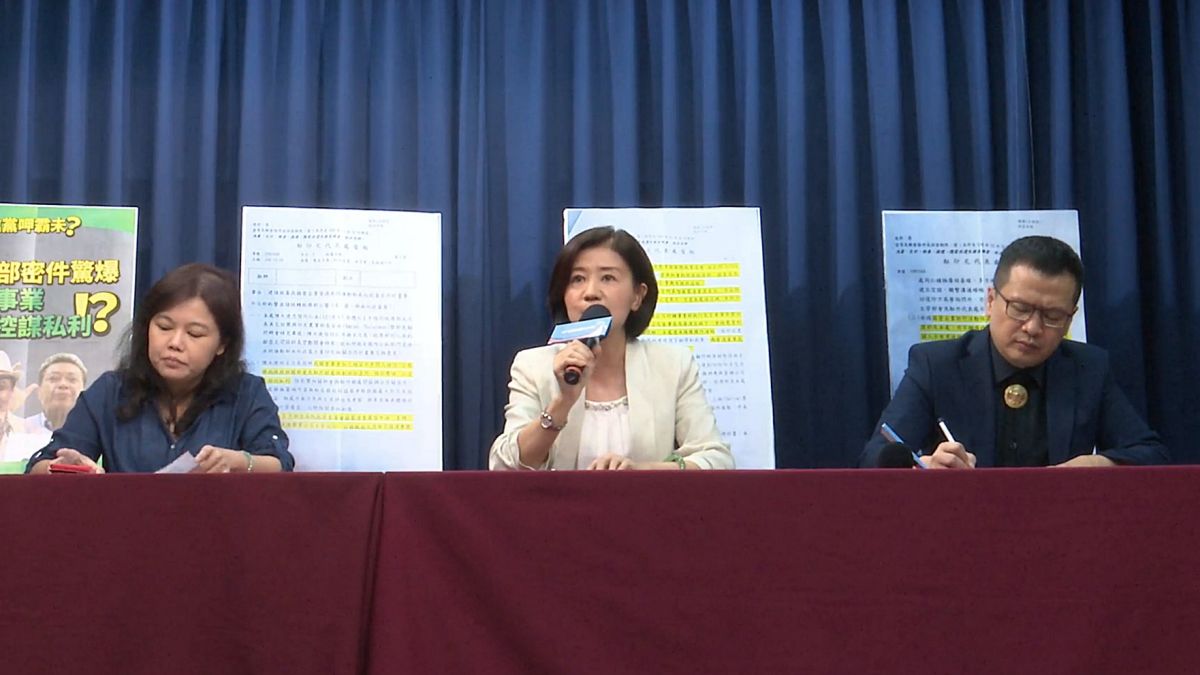 ▲國民黨今天（20日）召開記者會，拿出外交部兩年前的電報，質疑時任立法院長蘇嘉全，與姪子立委蘇震清私帶國營企業官員拜會印尼高層官員。（圖／記者丁上程攝,2020.7.20）