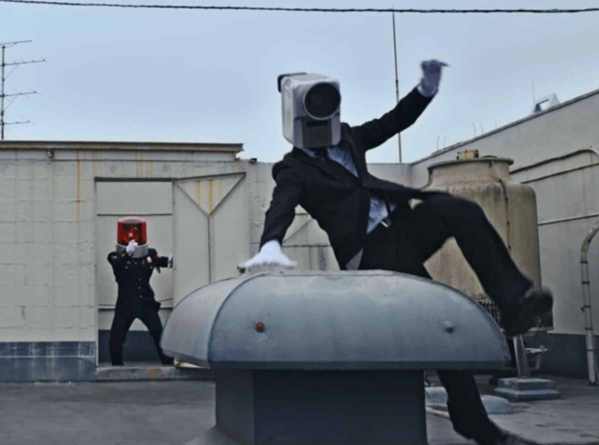 ▲日本「NO MORE電影小偷」（NO MORE 映画泥棒）廣告知名角色「攝影機男」與「巡邏燈男」再次重回江湖。（圖｜翻攝自推特@eiga_natalie)