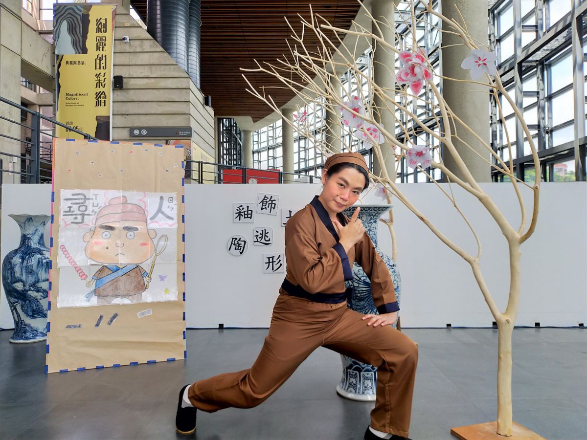 ▲陶博館以常設展「製陶技法」作為主軸，藉由戲劇作為媒介，故事主角「陶夭夭」邀請小朋友們一起和他學習製陶步驟。（圖／陶瓷博物館提供）