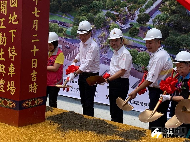 ▲新北市長侯友宜(右3)20日舉行新莊運動公園新建地下停車場動土典禮。(圖/記者康子仁攝)