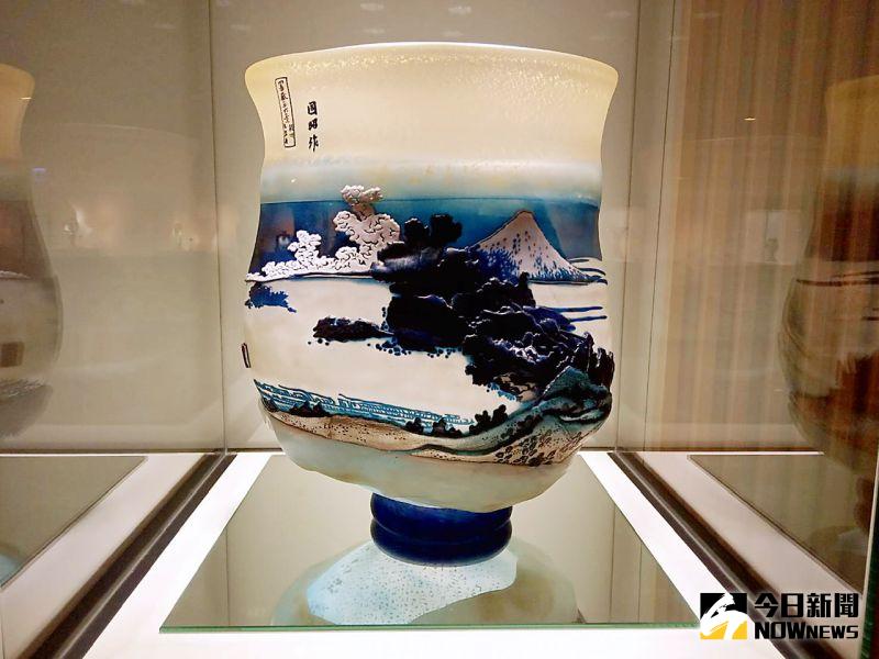 ▲富嶽三十六景「相州七里濱」花器。(圖/記者陳美嘉攝,2020.07.19)