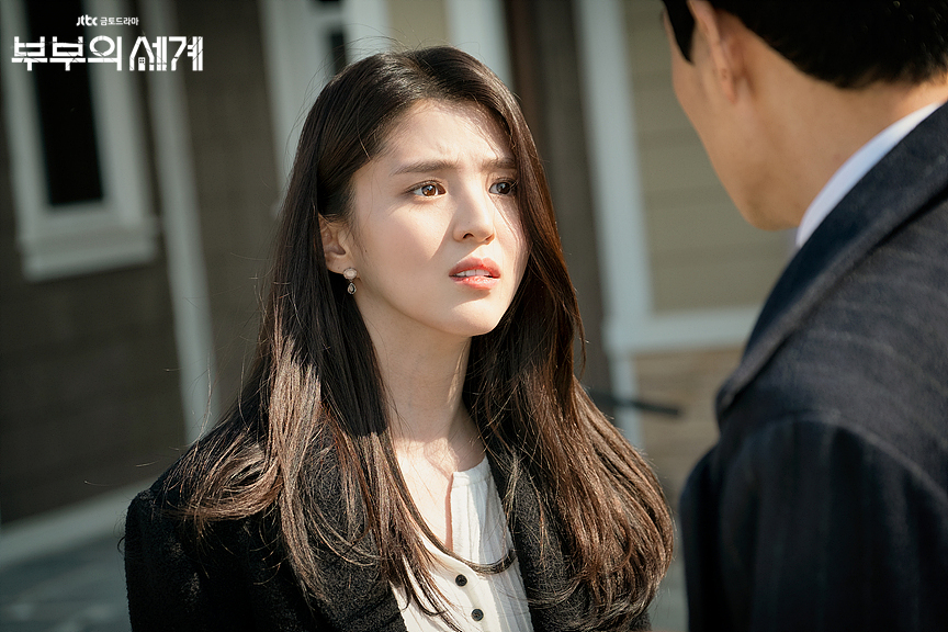 ▲媽媽利用女兒名義到處借錢不還，害慘韓素希。（圖／翻攝JTBC）
