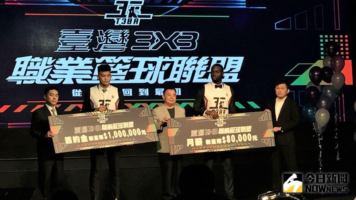 ▲T3BA 3X3職業聯盟成立記者會，聯盟顧問、健行科大主帥劉孟竹、簽約球員朱雲豪、石博恩。（圖／鍾東穎攝 ,2020.07.20）
