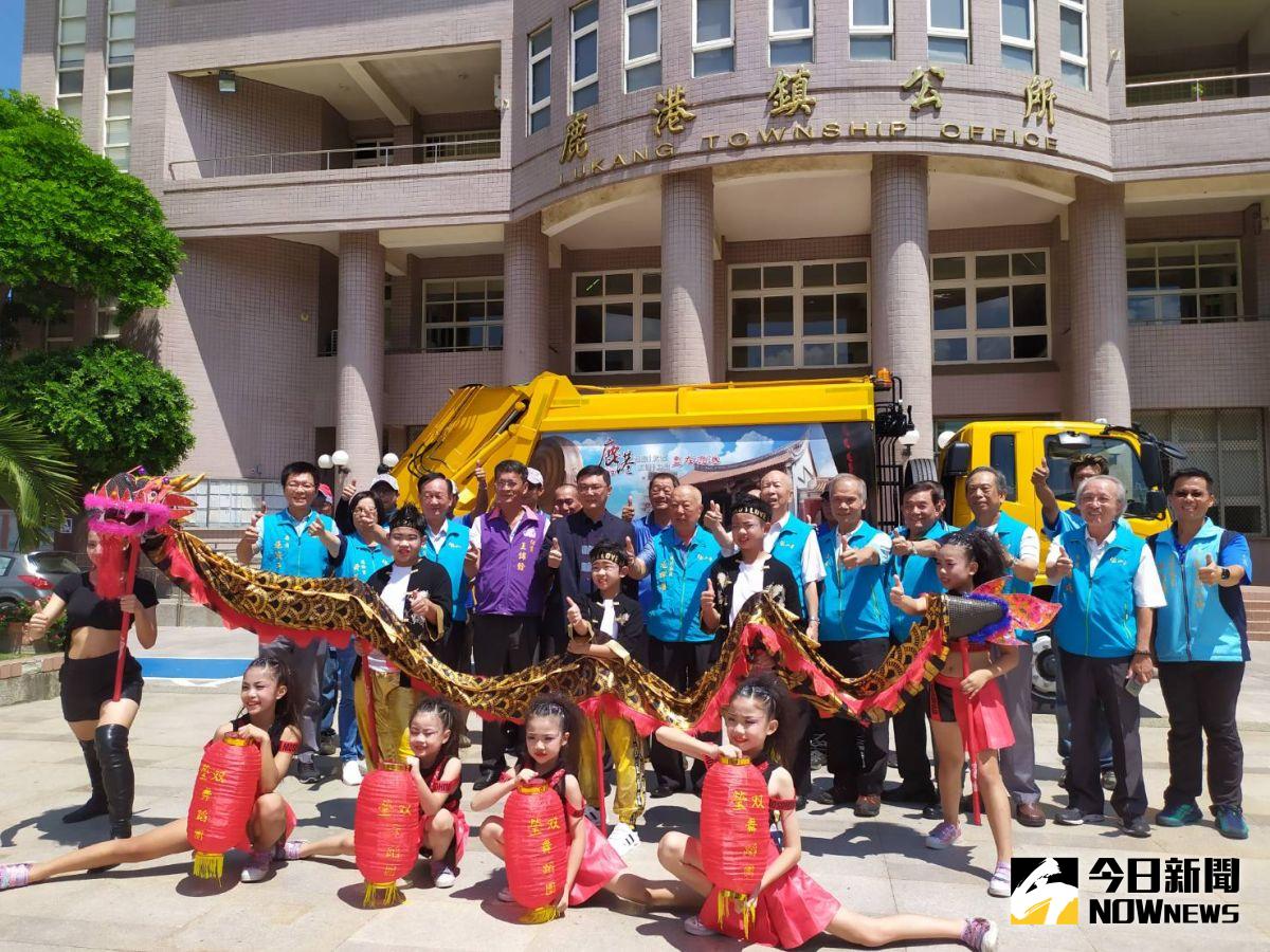 ▲鹿港龍山寺捐贈價值366萬的12立方米電動壓縮式垃圾車給鹿港鎮公所，是鹿港鎮內第一輛電動壓縮式垃圾車。（圖／記者葉靜美攝，2020.07.20）