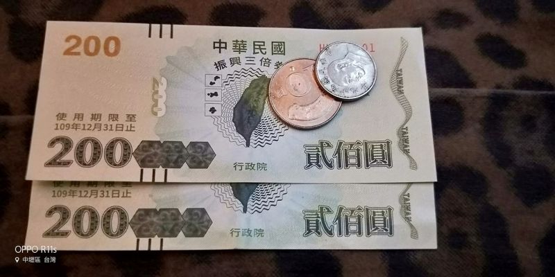 ▲客人消費使用三倍券,老闆再用三倍券找給顧客。(圖/翻攝爆廢公社)