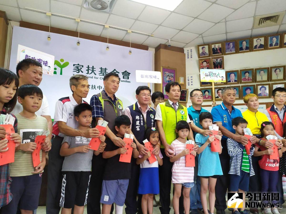 ▲彰化家扶將把捐贈的振興券，在開學前用來為家扶兒添購文具用品等。（圖／記者葉靜美攝，2020.07.20）