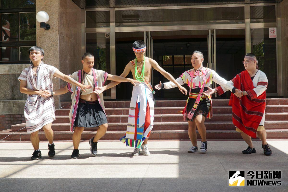 ▲大葉大學原住民舞蹈隊以熱情的舞蹈歡迎學員。（圖／記者陳雅芳攝，2020.07.20）