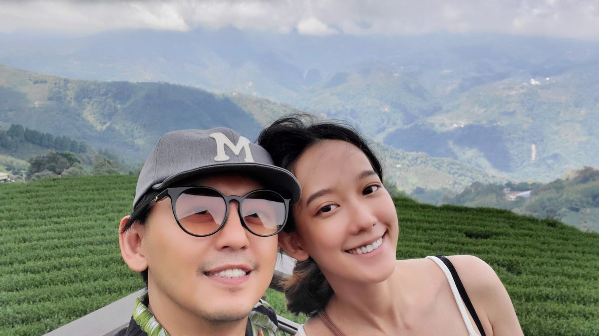 ▲黃子佼和孟耿如感情甜蜜。（圖／翻攝黃子佼臉書）