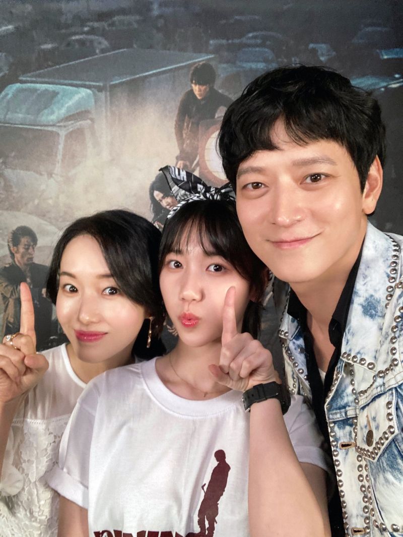 ▲李貞賢(左起)李蕊、姜棟元自拍為電影宣傳。(圖/車庫娛樂)
