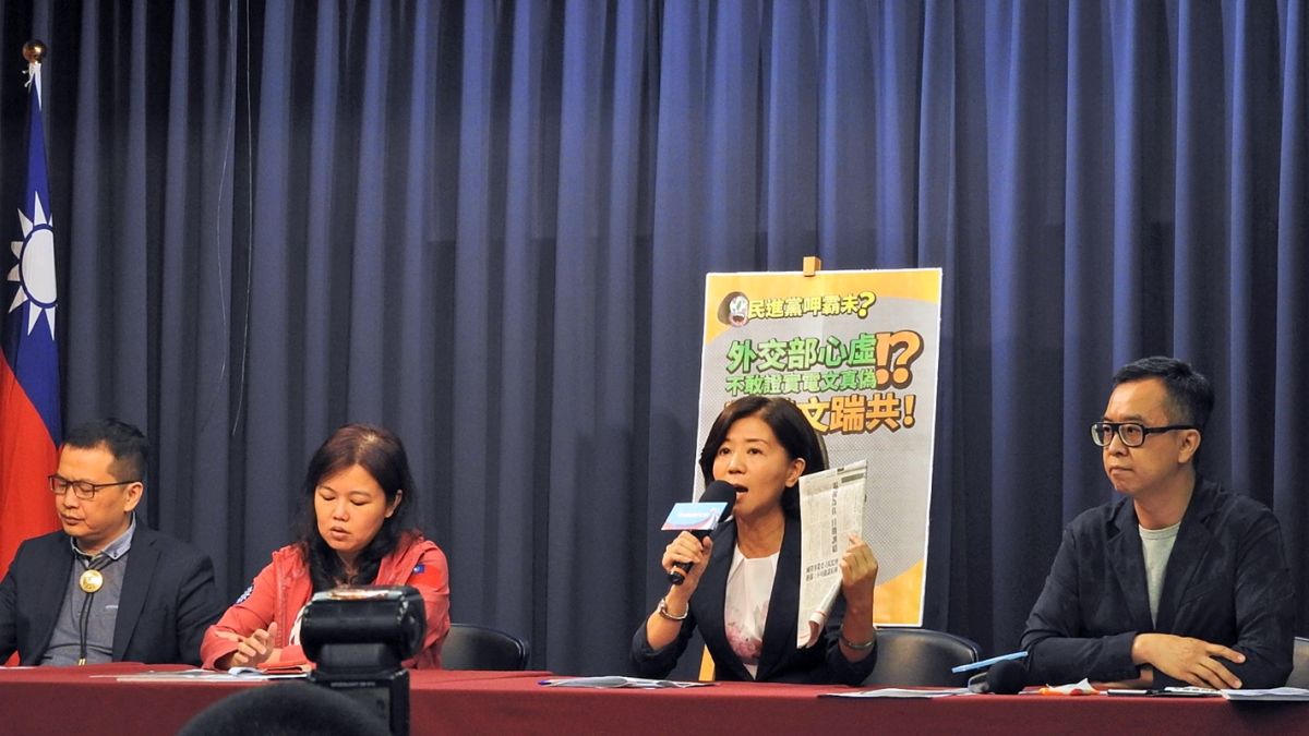 ▲國民黨文傳會主委王育敏、副主委黃子哲、革實院院長羅智強、副院長游淑慧21日針對蘇嘉全和蘇震清提告，指出自由時報已報導「電報為真」。( 圖 / 記者陳弘志攝 )