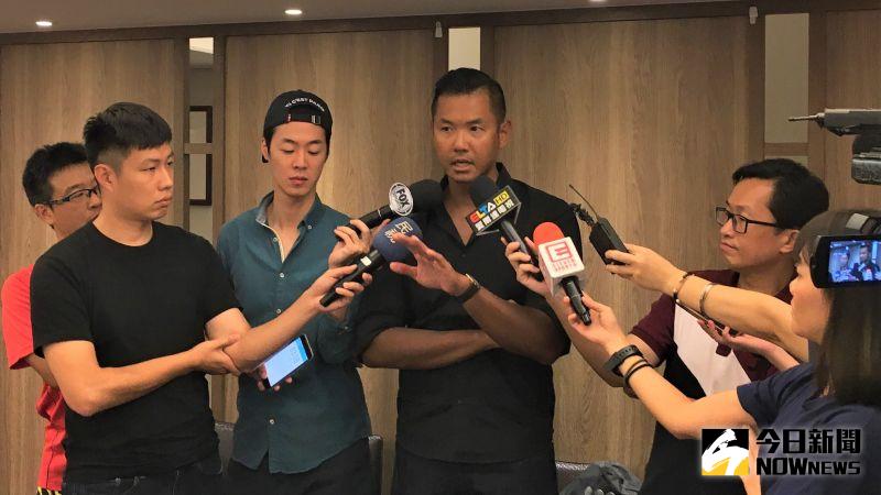 ▲新職籃聯盟執行長「黑人」陳建州今(21)日公布聯盟名稱為「P.League+」。(圖/鍾東穎攝